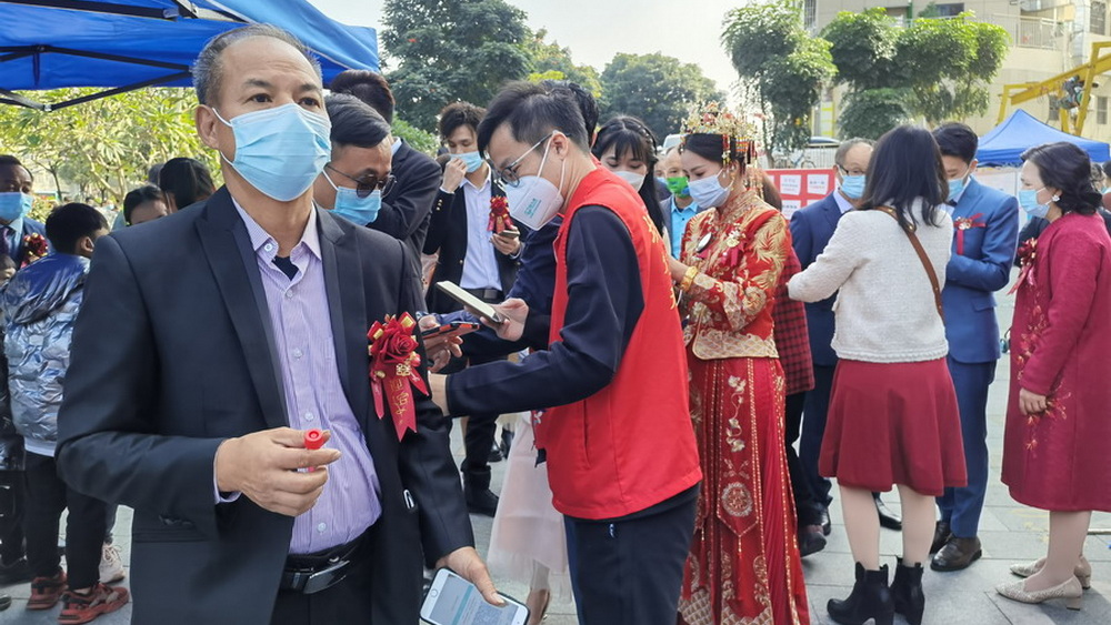 “插隊(duì)”新娘收獲全城祝福，憑啥？就憑這兩個(gè)字