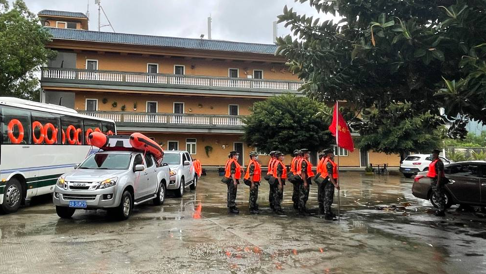 溫暖且堅定，致敬暴雨中的“守護(hù)”色！